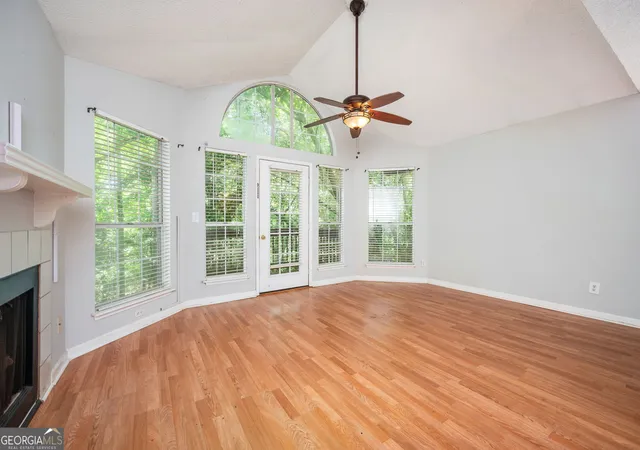 Photo 3 of Condo for sale at 915 Wentworth Ct, Johns Creek, GA 30022 | MLS# 10811043 | Listing updated on 2026-10-07