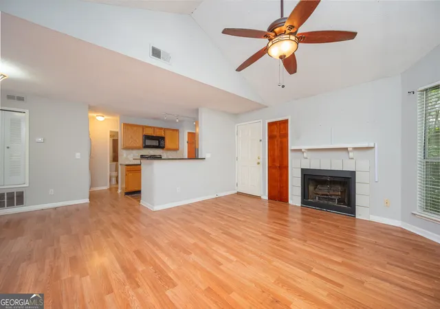 Photo 3 of Condo for sale at 915 Wentworth Ct, Johns Creek, GA 30022 | MLS# 10811043 | Listing updated on 2026-10-07