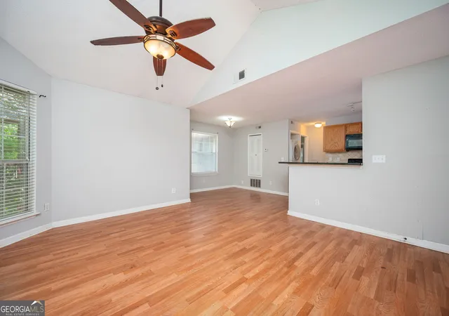 Photo 4 of Condo for sale at 915 Wentworth Ct, Johns Creek, GA 30022 | MLS# 10811043 | Listing updated on 2026-10-07