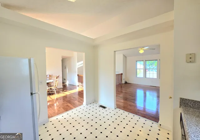 5th image of 1991 Sandtree Dr, Atlanta, GA 30331 | MLS# 10817143