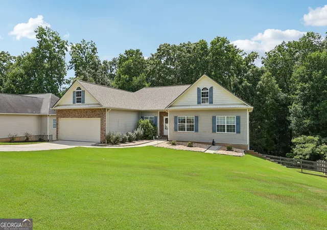 Photo 2 of Single family home for sale at 3576 Phoenix Cvs Dr, Gainesville, GA 30506 | MLS# 10790206 | Listing updated on 2026-09-12