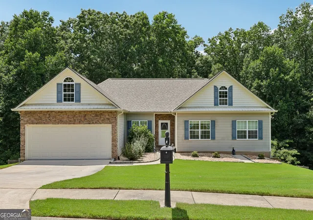 Photo 3 of Single family home for sale at 3576 Phoenix Cvs Dr, Gainesville, GA 30506 | MLS# 10790206 | Listing updated on 2026-09-12