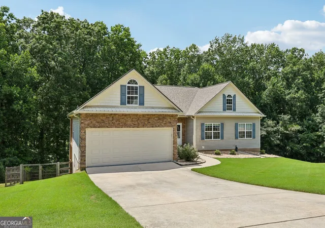 Photo 4 of Single family home for sale at 3576 Phoenix Cvs Dr, Gainesville, GA 30506 | MLS# 10790206 | Listing updated on 2026-09-12