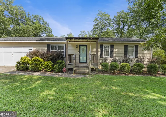 Photo 3 of Single family home for sale at 1911 Barnesville Rd, Griffin, GA 30224 | MLS# 10832934 | Listing updated on 2026-09-08