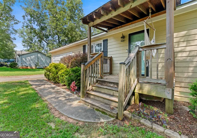 Photo 3 of Single family home for sale at 1911 Barnesville Rd, Griffin, GA 30224 | MLS# 10832934 | Listing updated on 2026-10-06