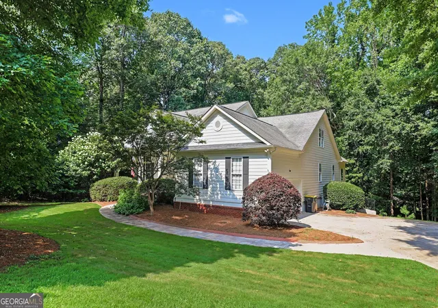 Photo 2 of Sale Pending at 68 Cove Dr, Newnan, GA 30263 | MLS# 10795913 | Listing updated on 2026-08-31
