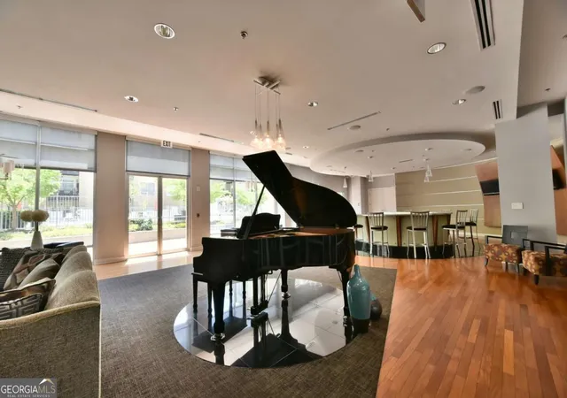 Listing Photo 2 - Condo for sale in building located at 711 Cosmopolitan Dr Ne, Atlanta, GA 30324 - Unit #517