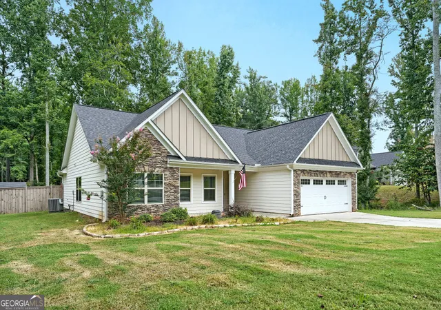 Photo 2 of Single family home for sale at 415 Smallwood Ln, Douglasville, GA 30134 | MLS# 10835229 | Listing updated on 2026-09-11