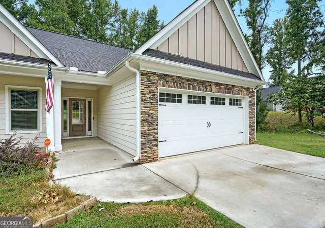 Photo 3 of Single family home for sale at 415 Smallwood Ln, Douglasville, GA 30134 | MLS# 10835229 | Listing updated on 2026-10-14
