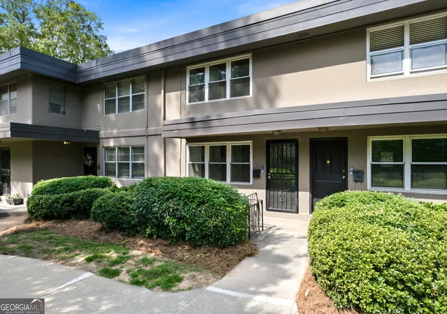 Condo for sale at 276 Lakemoore Dr #C, Atlanta, GA 30342 | MLS# 10796660