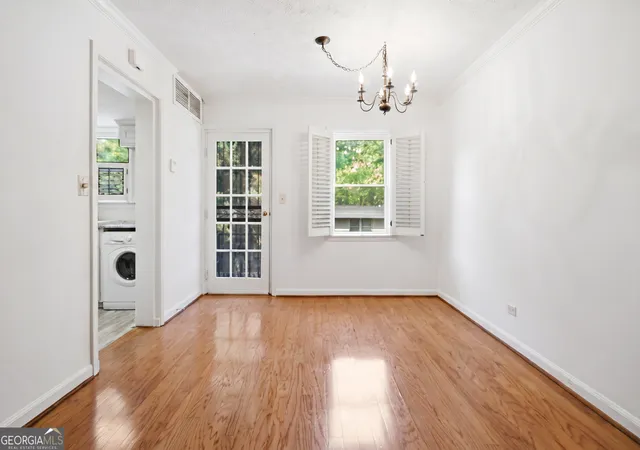 Photo 4 of Condo for sale at 276 Lakemoore Dr #C, Atlanta, GA 30342 | MLS# 10796660 | Listing updated on 2026-09-12