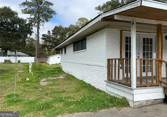 Photo 3 of Single family home for sale at 106 E Derenne Ave, Savannah, GA 31405 | MLS# 10713515 | Listing updated on 2026-09-17
