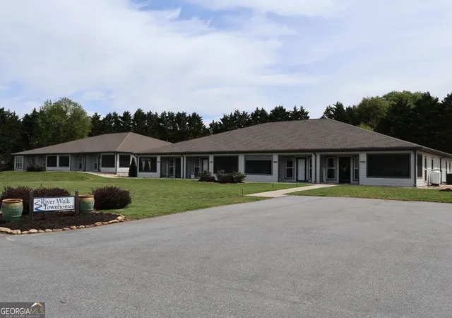 2nd image of 212 Old Clarkesville Mill Rd #UNIT C, Clarkesville, GA 30523 | MLS# 10734805