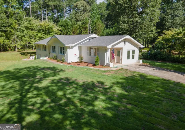 Photo 2 of Single family home for sale at 183 Busbin Rd, Fayetteville, GA 30215 | MLS# 10825187 | Listing updated on 2026-08-27
