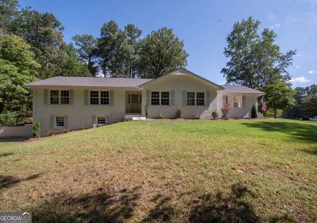 Photo 2 of Single family home for sale at 183 Busbin Rd, Fayetteville, GA 30215 | MLS# 10825187 | Listing updated on 2026-08-27