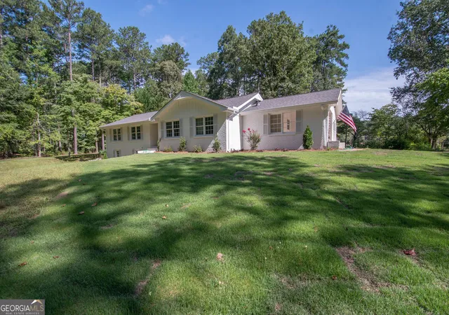 Photo 3 of Single family home for sale at 183 Busbin Rd, Fayetteville, GA 30215 | MLS# 10825187 | Listing updated on 2026-08-27