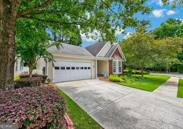 Photo 3 of Sale Pending at 7 Ginger Gold Dr, Newnan, GA 30265 | MLS# 10820100 | Listing updated on 2026-10-02