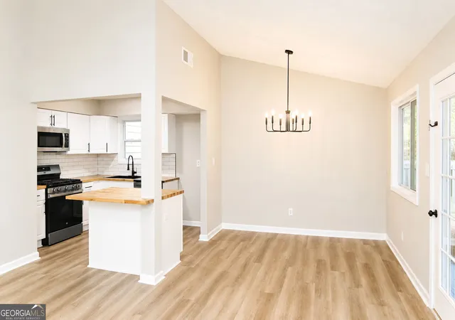 3rd image of 418 Martin Dr, Jonesboro, GA 30238 | MLS# 10771306