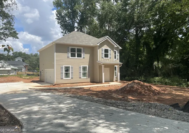 Photo 4 of Single family home for sale at 11 E Reynolds St, Newnan, GA 30263 | MLS# 10782728 | Listing updated on 2026-09-20