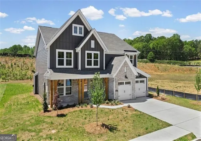 Photo 2 of Sale Pending at 150 Hidden Fields Wy, Hoschton, GA 30548 | MLS# 10823771 | Listing updated on 2026-09-17
