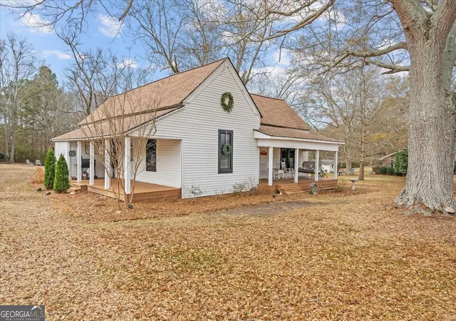 Photo 2 of Sale Pending at 184 Garrett Cir, Carrollton, GA 30117 | MLS# 10661169 | Listing updated on 2025-12-29