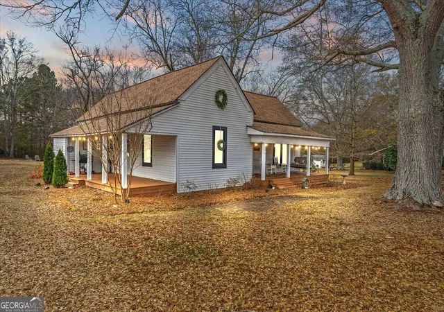 Photo 2 of Sale Pending at 184 Garrett Cir, Carrollton, GA 30117 | MLS# 10661169 | Listing updated on 2025-12-29