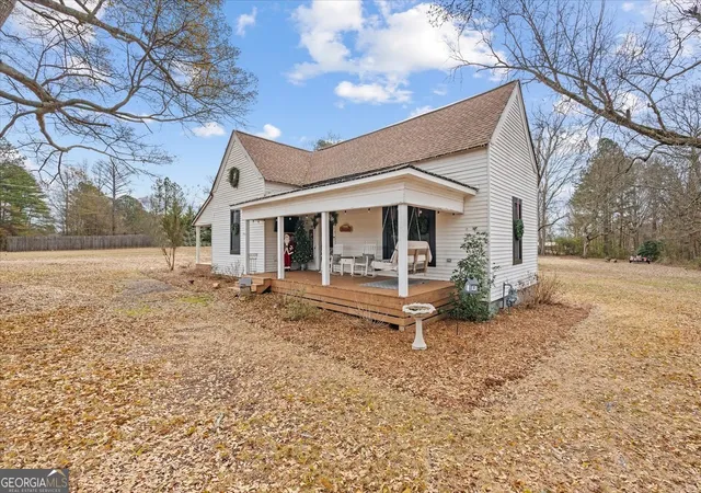 Photo 3 of Sale Pending at 184 Garrett Cir, Carrollton, GA 30117 | MLS# 10661169 | Listing updated on 2025-12-29