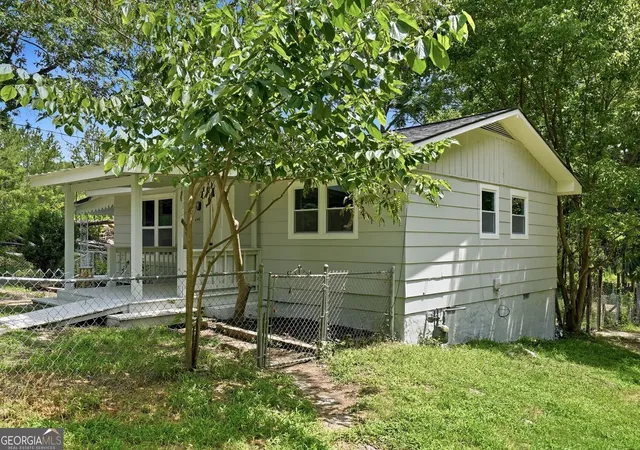 Photo 3 of Single family home for sale at 6140 Nichols Dr, Union City, GA 30291 | MLS# 10804458 | Listing updated on 2026-09-09