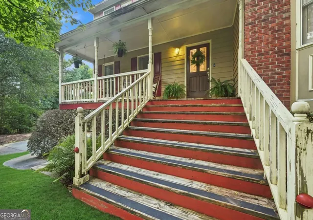 Photo 3 of Single family home for sale at 302 Crabapple Ct, Powder Springs, GA 30127 | MLS# 10818912 | Listing updated on 2026-10-09