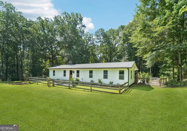 Photo 2 of Single family home for sale at 1199 Bo Banks Rd, Grantville, GA 30220 | MLS# 10812286 | Listing updated on 2026-10-07