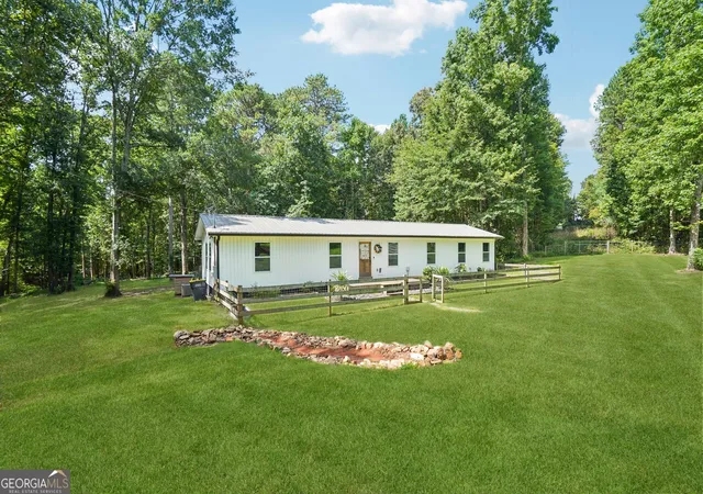 Photo 3 of Single family home for sale at 1199 Bo Banks Rd, Grantville, GA 30220 | MLS# 10812286 | Listing updated on 2026-10-07