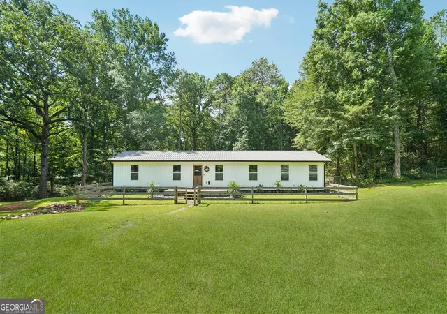 Photo 3 of Single family home for sale at 1199 Bo Banks Rd, Grantville, GA 30220 | MLS# 10812286 | Listing updated on 2026-10-07