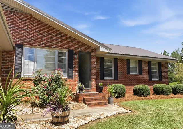 Photo 2 of Single family home for sale at 420 W Ashley St, Rebecca, GA 31783 | MLS# 10809046 | Listing updated on 2026-09-26