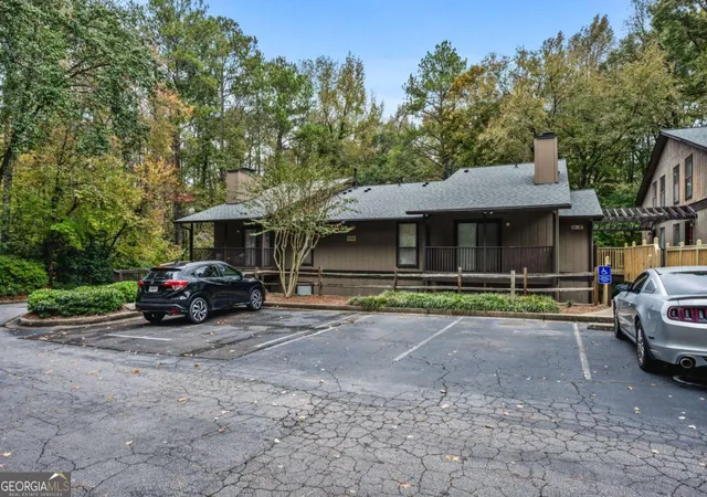 Photo 4 of Sale Pending at 102 River Run Dr, Sandy Springs, GA 30350 | MLS# 10637339 | Listing updated on 2026-02-13