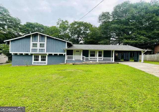 Photo 2 of Single family home for sale at 9006 Gatewood Dr, Jonesboro, GA 30238 | MLS# 10781506 | Listing updated on 2026-08-24