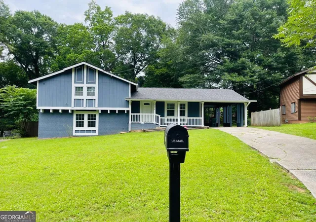 Photo 3 of Single family home for sale at 9006 Gatewood Dr, Jonesboro, GA 30238 | MLS# 10781506 | Listing updated on 2026-08-24