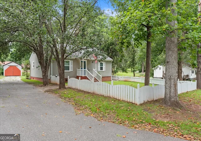 3rd image of 102 Oak St, Washington, GA 30673 | MLS# 10810076