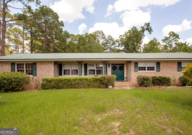 Photo 3 of Single family home for sale at 1604 Darling Ave, Waycross, GA 31501 | MLS# 10804970 | Listing updated on 2026-08-23
