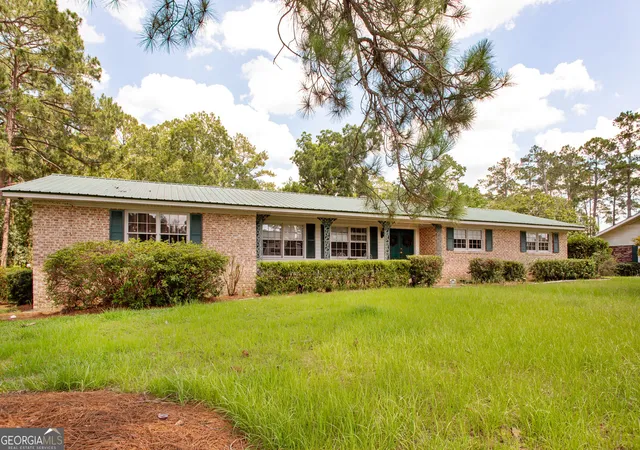 Photo 3 of Single family home for sale at 1604 Darling Ave, Waycross, GA 31501 | MLS# 10804970 | Listing updated on 2026-08-23