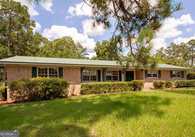 Photo 4 of Single family home for sale at 1604 Darling Ave, Waycross, GA 31501 | MLS# 10804970 | Listing updated on 2026-08-23