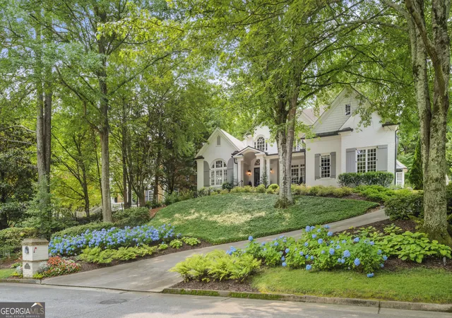 Photo 2 of Single family home for sale at 885 Carlton Rdg Ne, Atlanta, GA 30342 | MLS# 10732260 | Listing updated on 2026-10-08