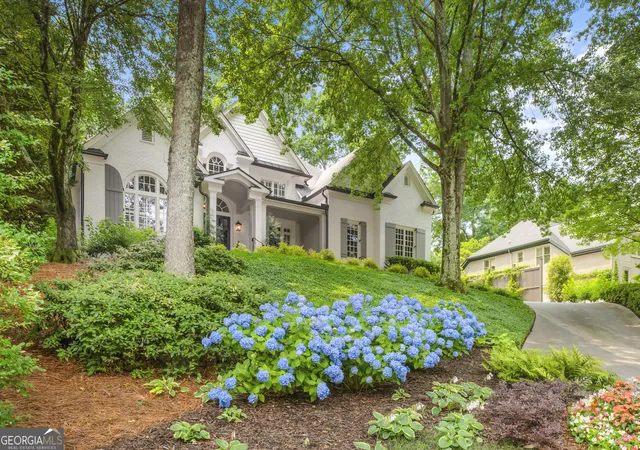 Photo 3 of Single family home for sale at 885 Carlton Rdg Ne, Atlanta, GA 30342 | MLS# 10732260 | Listing updated on 2026-10-08