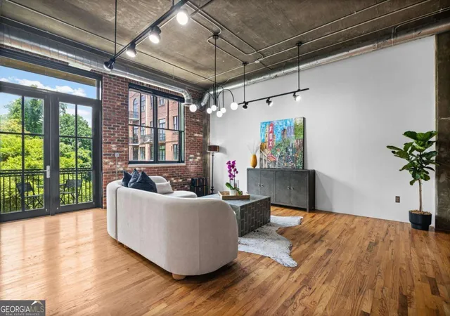 Photo 2 of Condo for sale at 3235 Roswell Rd Ne #620, Atlanta, GA 30305 | MLS# 10795355 | Listing updated on 2026-08-21