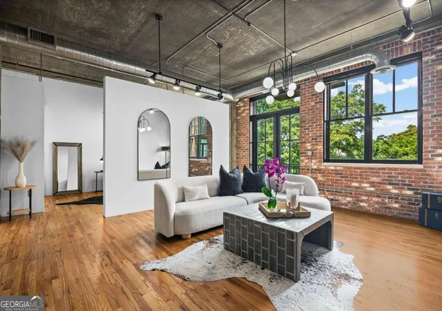 Photo 3 of Condo for sale at 3235 Roswell Rd Ne #620, Atlanta, GA 30305 | MLS# 10795355 | Listing updated on 2026-08-21