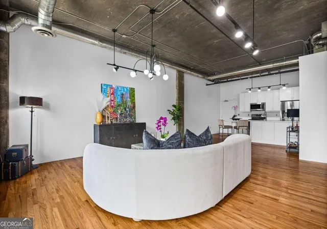 Photo 4 of Condo for sale at 3235 Roswell Rd Ne #620, Atlanta, GA 30305 | MLS# 10795355 | Listing updated on 2026-08-21