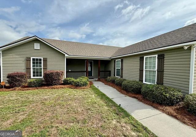 Photo 2 of Single family home for sale at 401 Spanish Moss Ln, Adel, GA 31620 | MLS# 10818152 | Listing updated on 2026-09-13