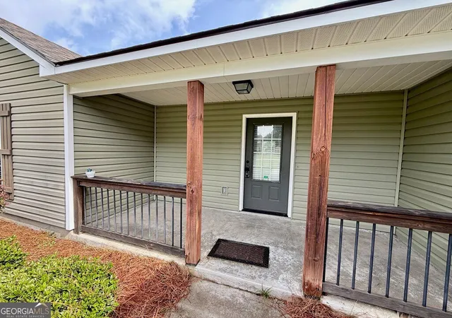 Photo 3 of Single family home for sale at 401 Spanish Moss Ln, Adel, GA 31620 | MLS# 10818152 | Listing updated on 2026-09-13