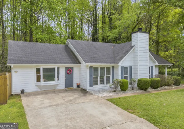 Photo 4 of Single family home for sale at 1517 Country Ct, Auburn, GA 30011 | MLS# 10727099 | Listing updated on 2026-04-12