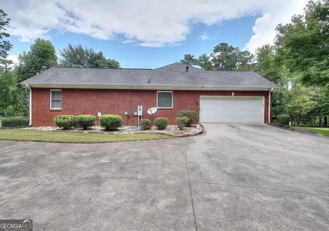 Photo 4 of Single family home for sale at 2639 Stanton Rd, Conyers, GA 30094 | MLS# 10816309 | Listing updated on 2026-09-18