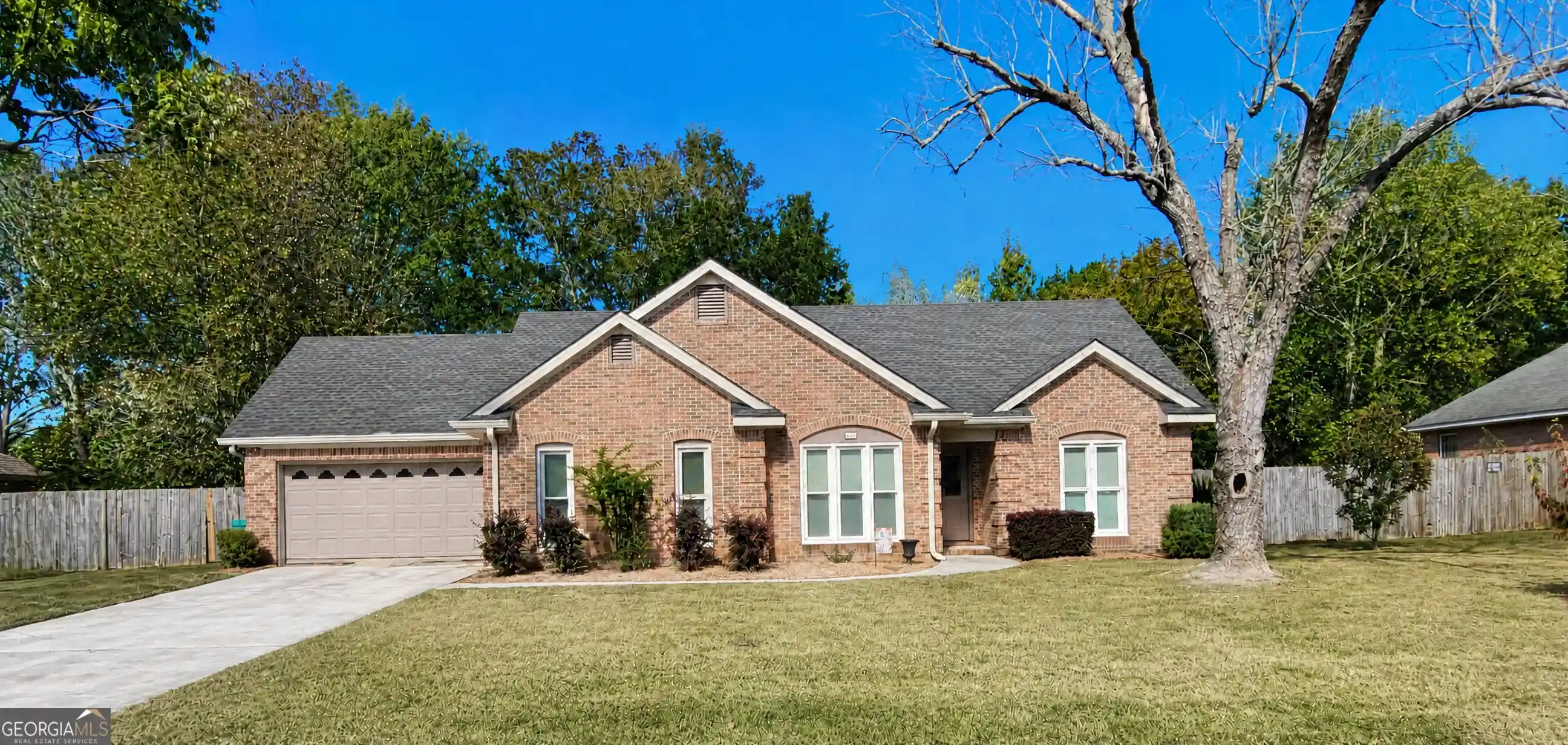 Photo 1 of Single family home for sale at 319 Silver Cir, Warner Robins, GA 31093 | MLS# 10878765 | Listing updated on 2026-10-24